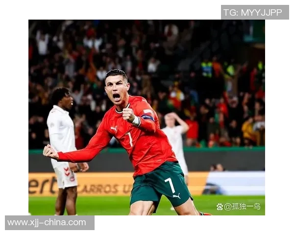 足球明星遭遇兄弟背叛情感纠葛引发媒体热议与球迷关注